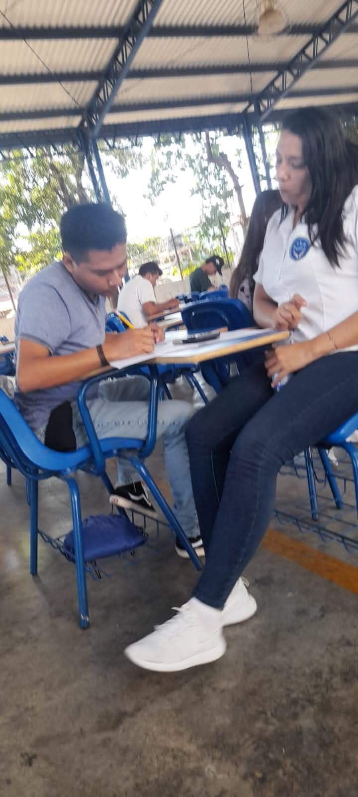 JÓVENES CON DISCAPACIDAD EN PRUEBA DE SUFICIENCIA